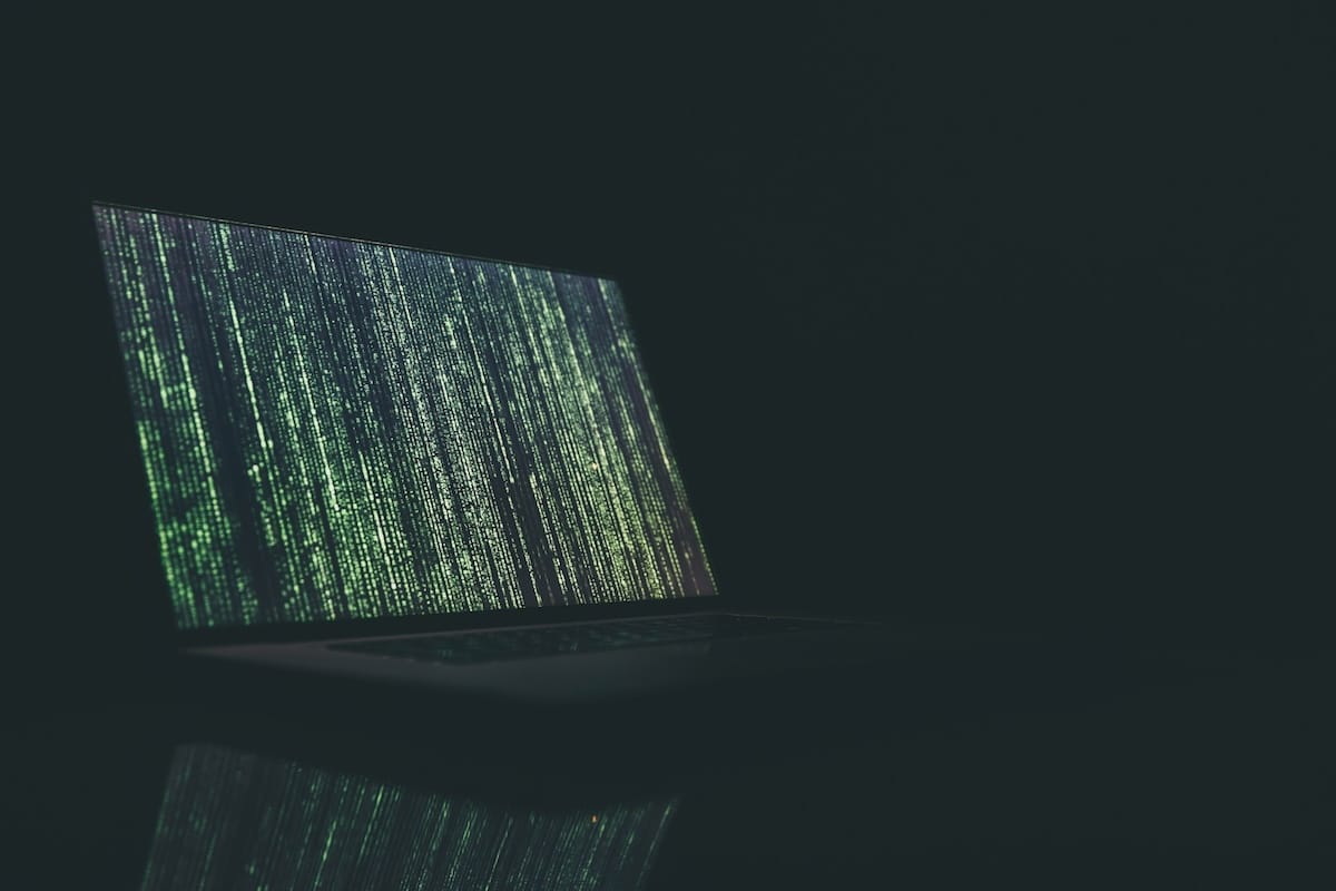 Por que as soluções de cibersegurança Avast Premium Security e Avast Ultimate são indispensáveis para combater as fraudes online sofisticadas?